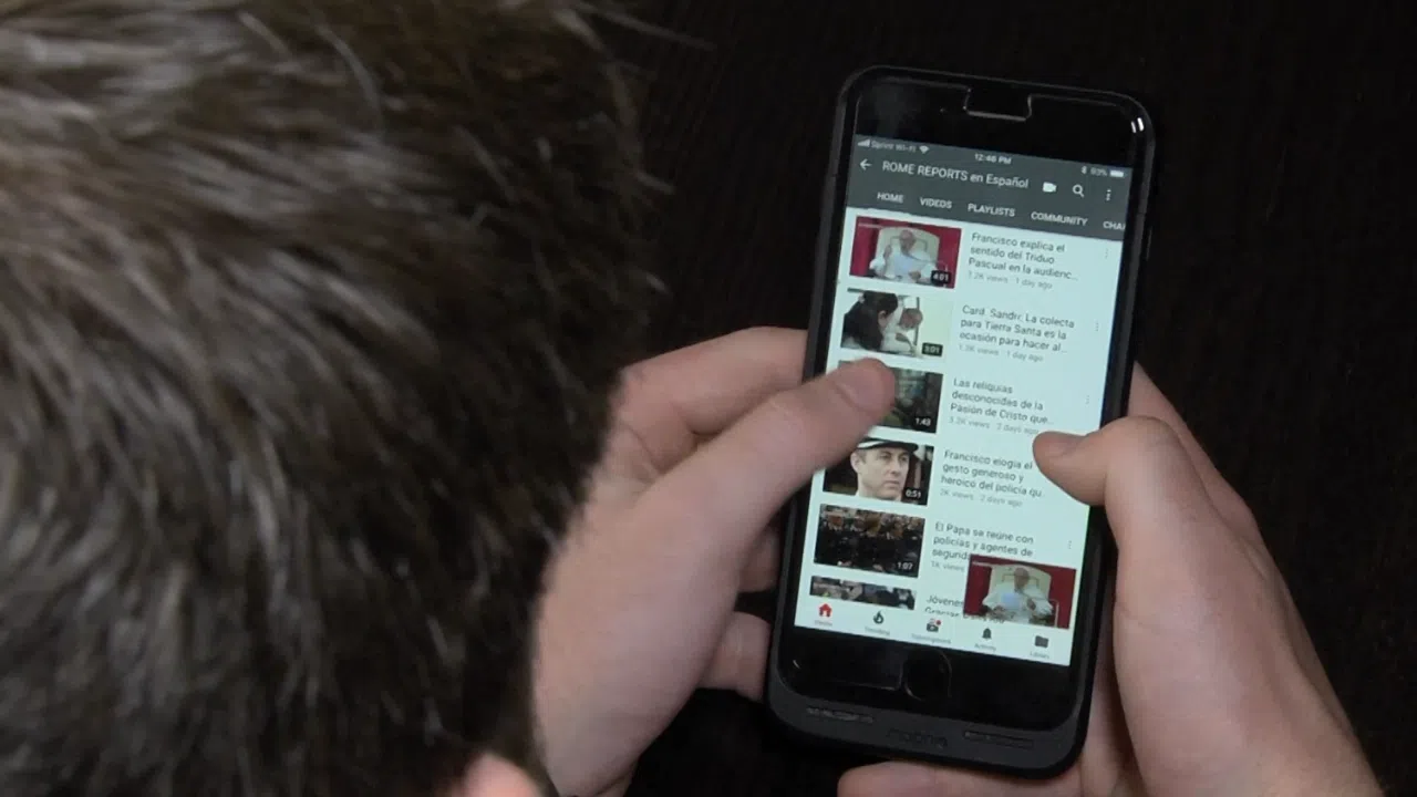 Banning social media for minors: an effective measure or a misleading trap?