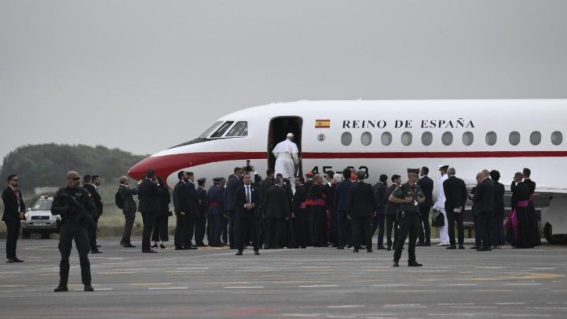 Why did the Pope have to fly back to Rome on the King of Spain’s Falcon jet?
