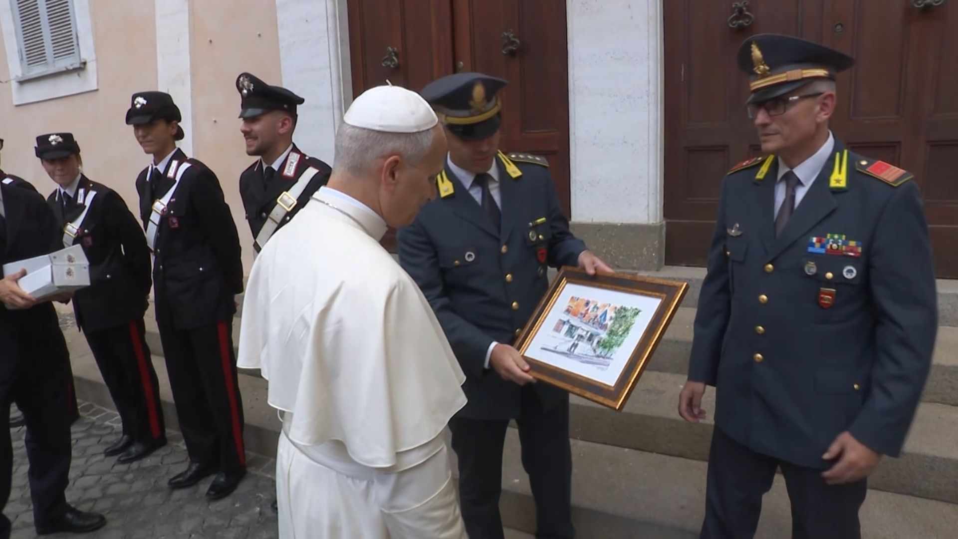 papa saluda polic&iacute;as castel gandolfo